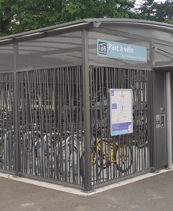 Consigne collective à Tours © Réseau vélo et marche